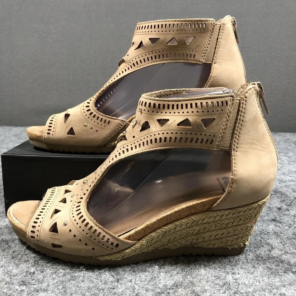 Earth Espadrille Wedge‎ Sandals Womens 8 Beige Leather Cutout Zip Studded